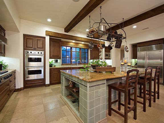 Gourmet kitchen