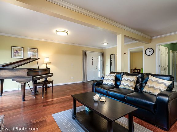 2nd image of 1009 Royal Blackheath Ct