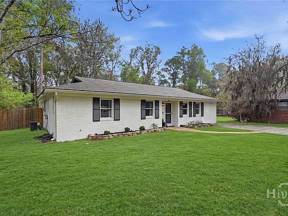 2nd image of 824 Kelly Drive