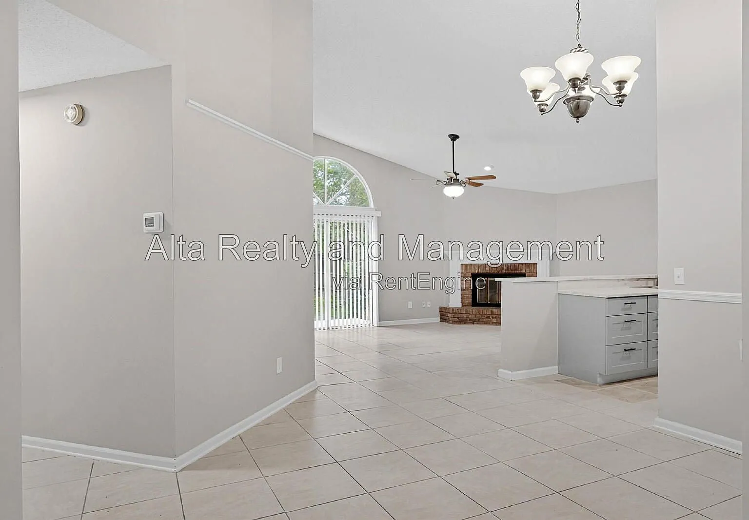 3 bed, 2.0 bath, 1308 sqft, $2,200 — Photo 4