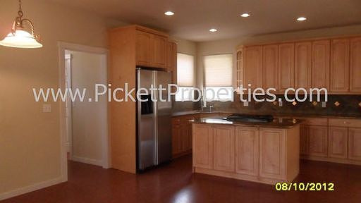 5th image of 19864 Garnet Ct NE