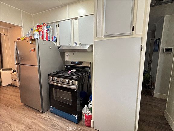 4th image of 455 E 7th St #24