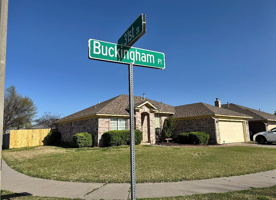 Building Photo - 3116 Buckingham Pl #4