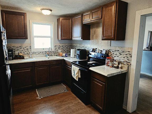 5th image of 604 N 12th St