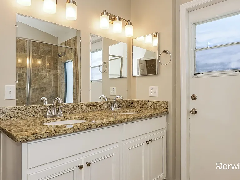 1504 Cougar Ct — Photo 9