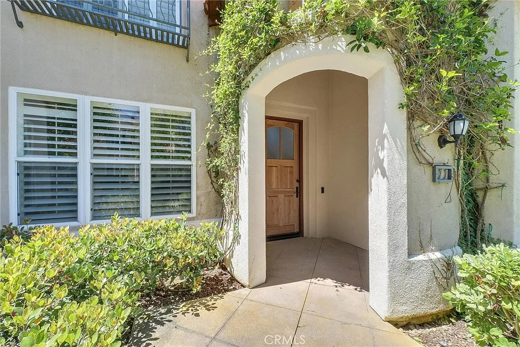3 bed, 1625 sqft, $6,800 — Photo 1