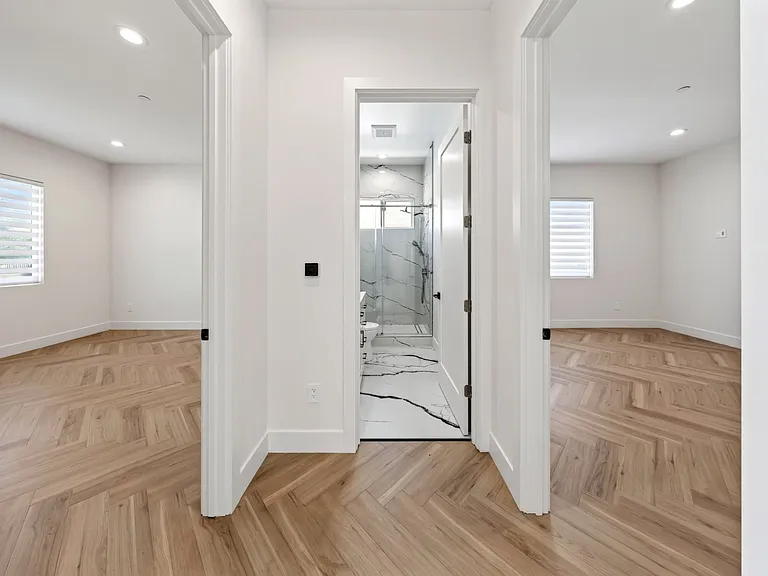 8018 Shadyglade Ave — Photo 33