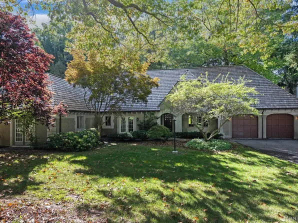 5459 Bristol Parke Dr, Clarkston, MI 48348