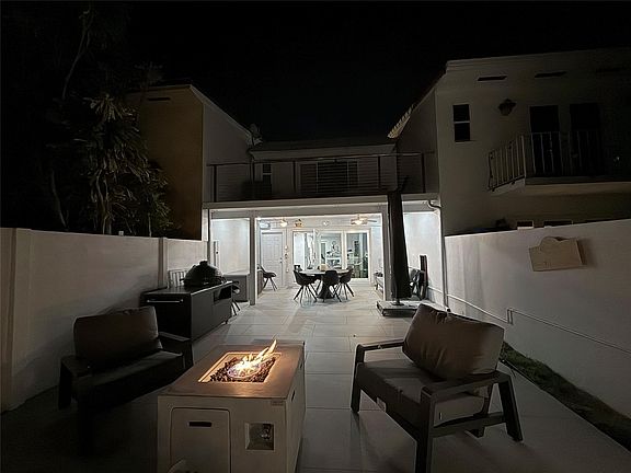 4th image of 2085 NE 123rd Street #2085