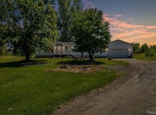 910 E McArthur St, Corunna, MI