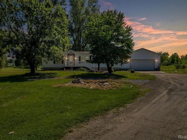 910 E McArthur St, Corunna, MI 48817