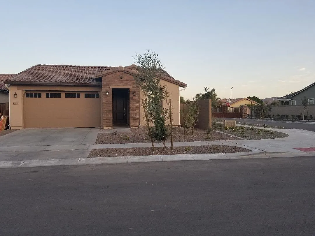 5 bed, 1968 sqft, $800 — Photo 2