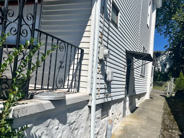 1142 Hampton St, Scranton, PA 18504