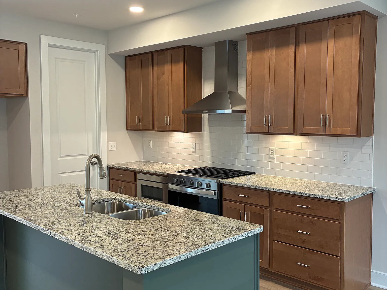 3 bed, 2.5 bath, 1632 sqft, $2,295 — Photo 4