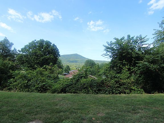 3rd image of 1180 Mineral Springs Dr