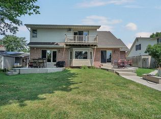 7277 Cardinal St, Algonac, MI 48001