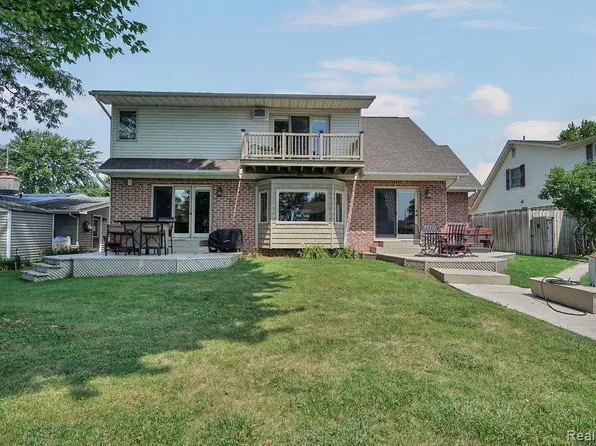 7277 Cardinal St, Algonac, MI 48001