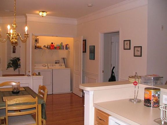 3rd image of 400 Harrison Ct Unit 5