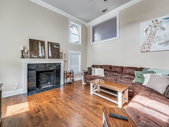 5th image of 1113 Carlock St