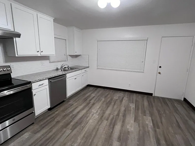 612 N Blackstone St — Photo 10