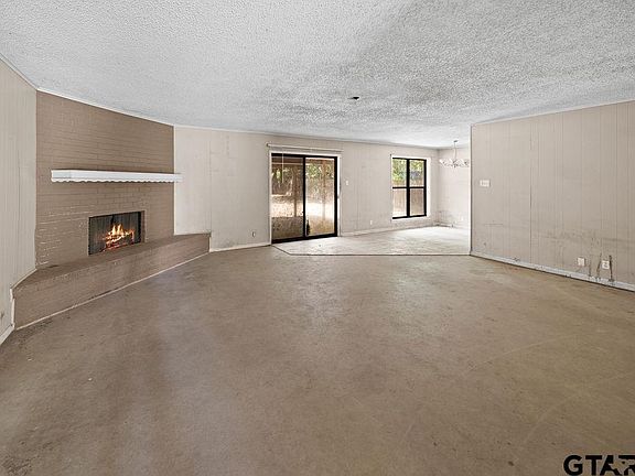 4th image of 209 Magnolia Ln