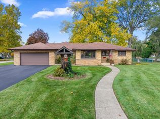 328 Brice Ave, Mundelein, IL 60060