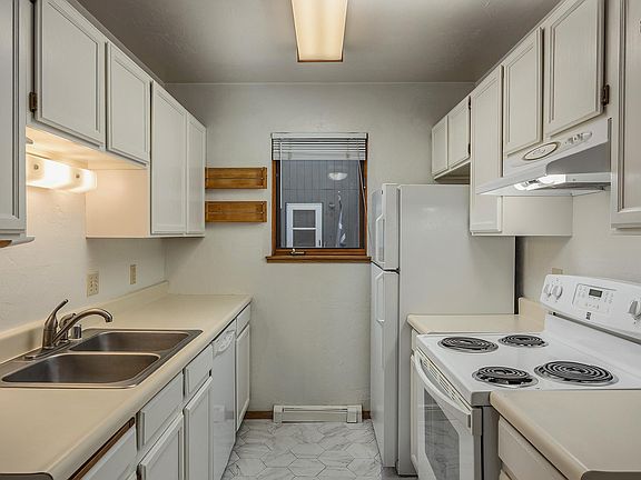 3rd image of 1018 Dogwood St APT 205