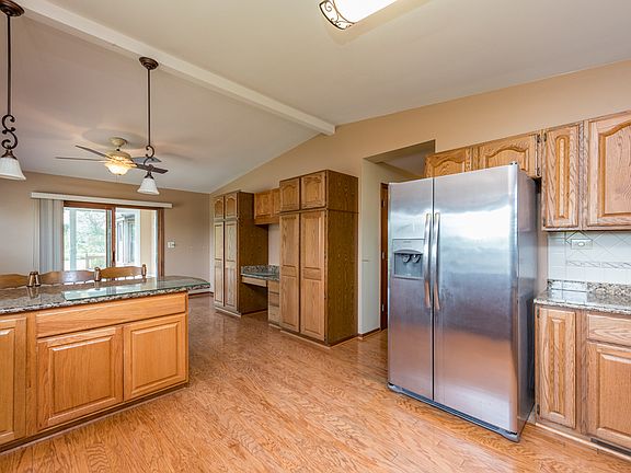 3rd image of 12 Derby Ct