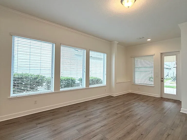 187 Southern Oak Dr — Photo 3