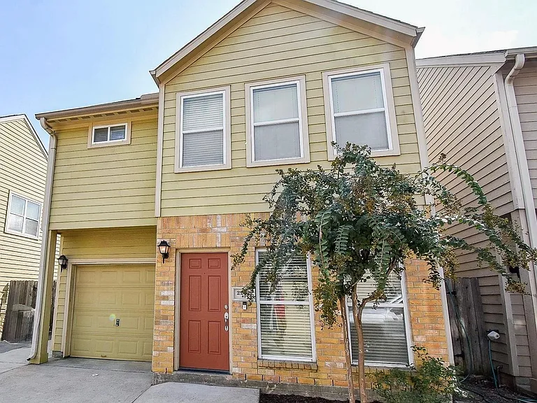 2202 Naomi St #3 — Photo 1