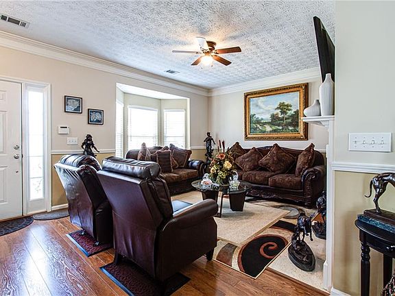 3rd image of 4674 Crawford Oaks Dr