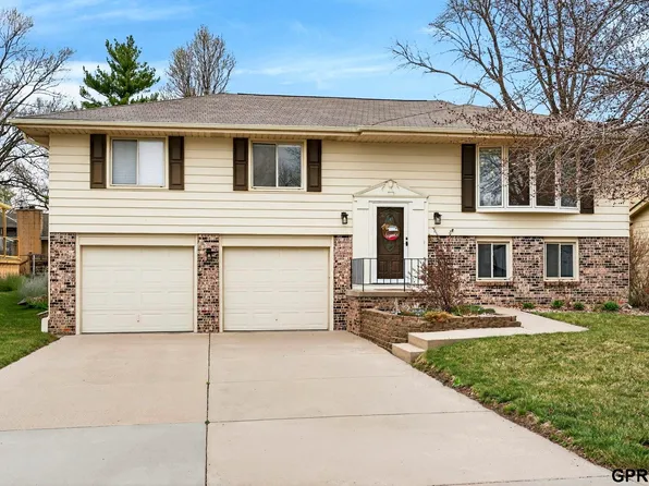 11748 Meredith Ave, Omaha, NE 68164