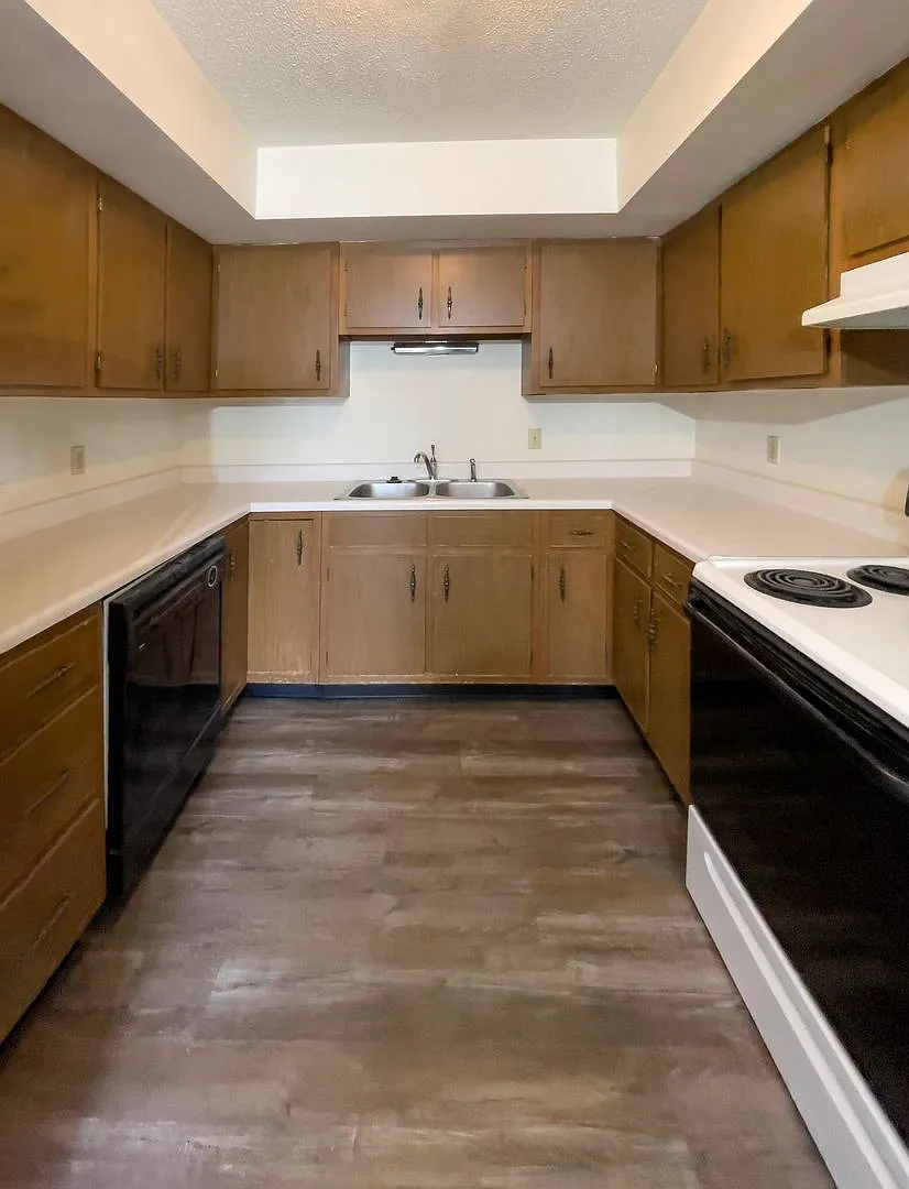 District on Wheeling, Spacious 2 Bedroom with Screened Porch! — Photo 1