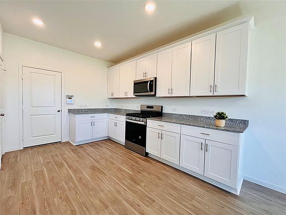 4th image of 1012 Greenshank Dr