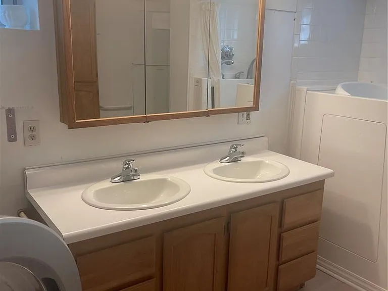 1143 S Corona St — Photo 20