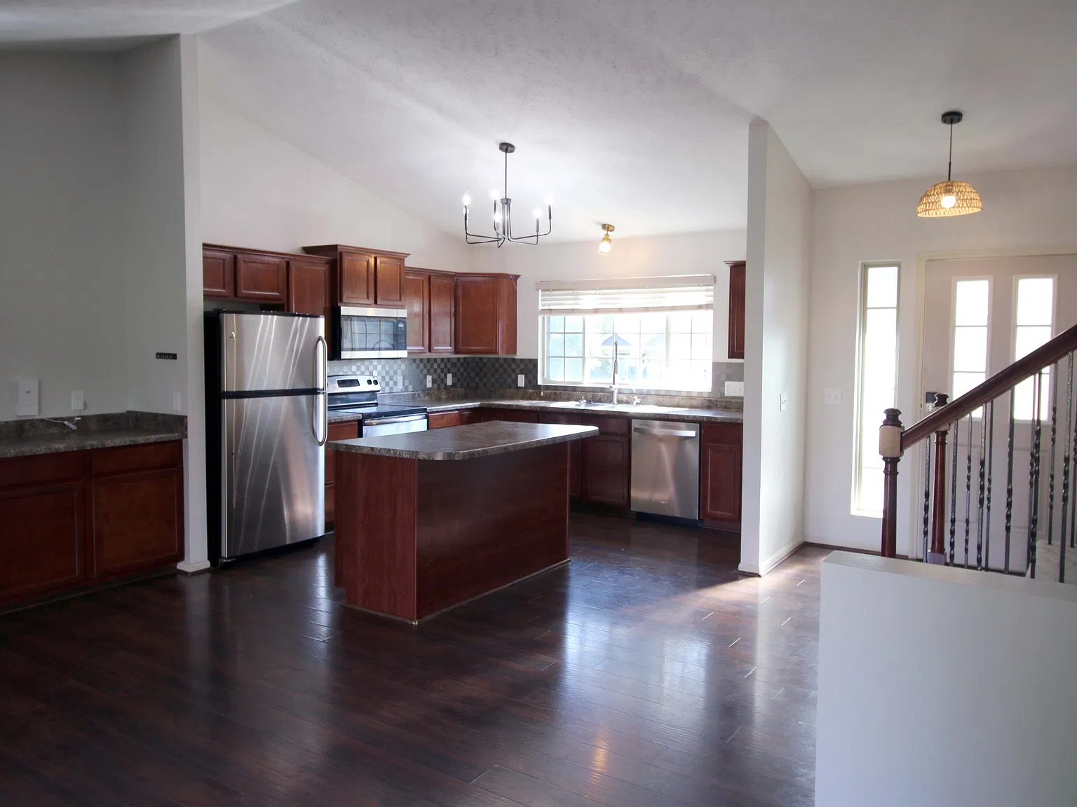 4 bed, 1783 sqft, $2,400 — Photo 3