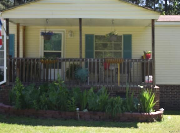 3rd image of 631 Doe St