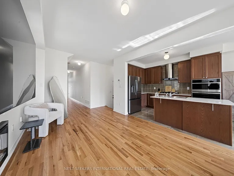 110 Hartington St — Photo 5