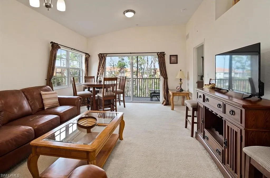3 bed, 2.0 bath, 1246 sqft, $4,200 — Photo 3