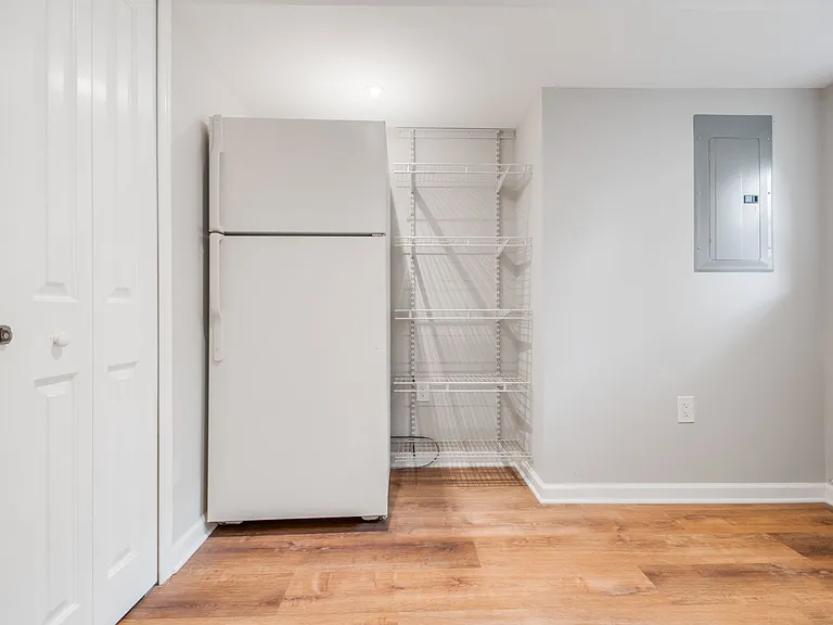 8 R St NW #6 — Photo 14