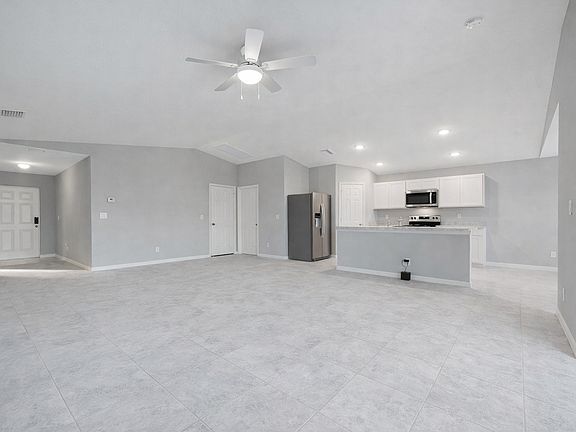2nd image of 2925 NE 4th Pl