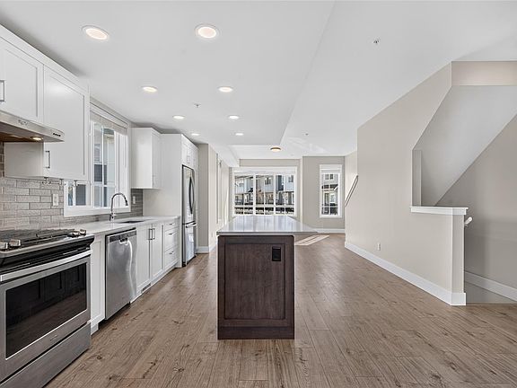 5th image of 370 Latoria Blvd #15