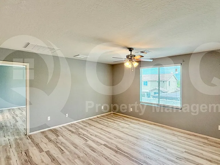10204 W Lawrence Ln — Photo 7
