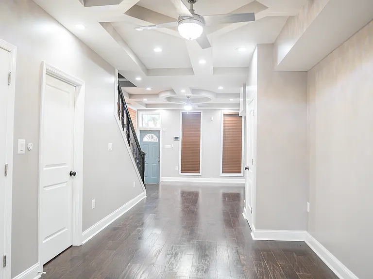 1733 E Oliver St — Photo 1