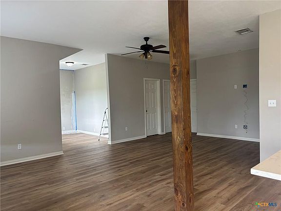 4th image of 1333 Main St