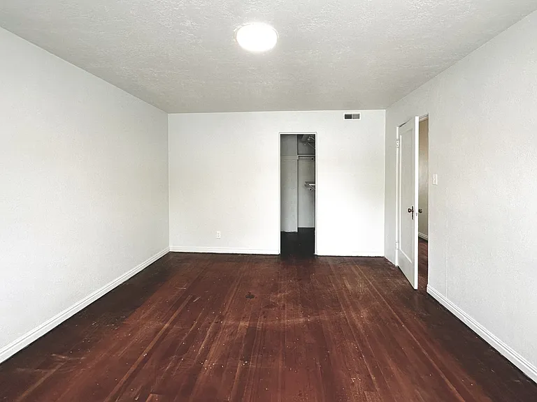 1333 N Main St — Photo 18