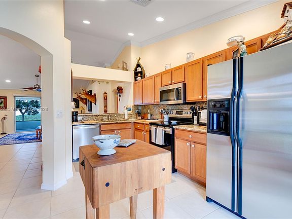5th image of 6890 NW Hogate Cir