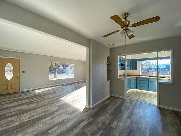 4th image of 300 E Lake St