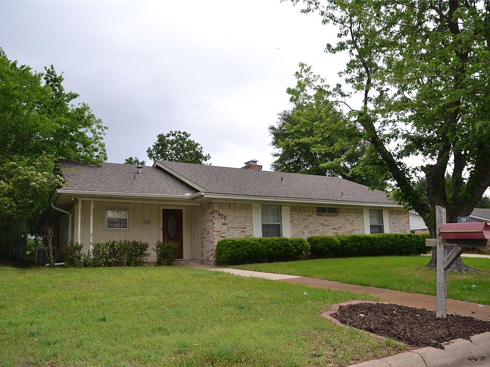 1st image of 1017 Canterbury Dr