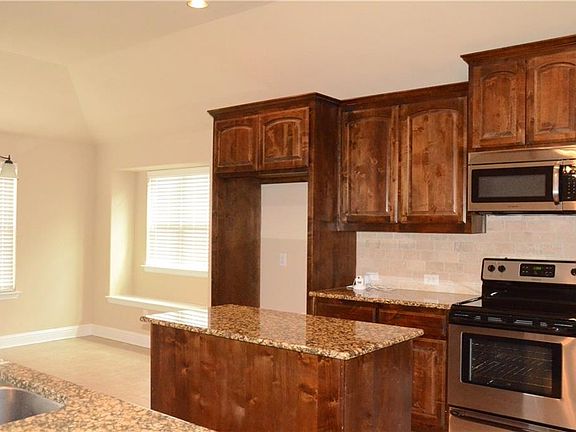 4th image of 3413 Cedar Ln